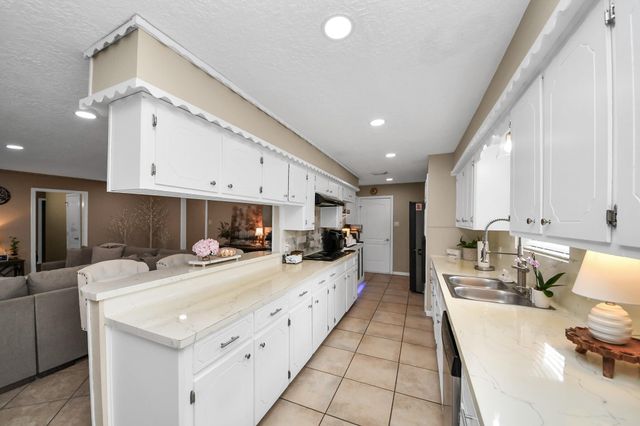 613 Luella Ave, Deer Park, TX 77536