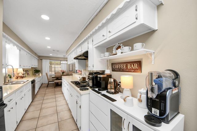 613 Luella Ave, Deer Park, TX 77536