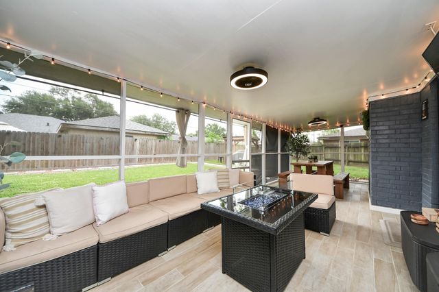 613 Luella Ave, Deer Park, TX 77536