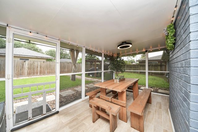 613 Luella Ave, Deer Park, TX 77536