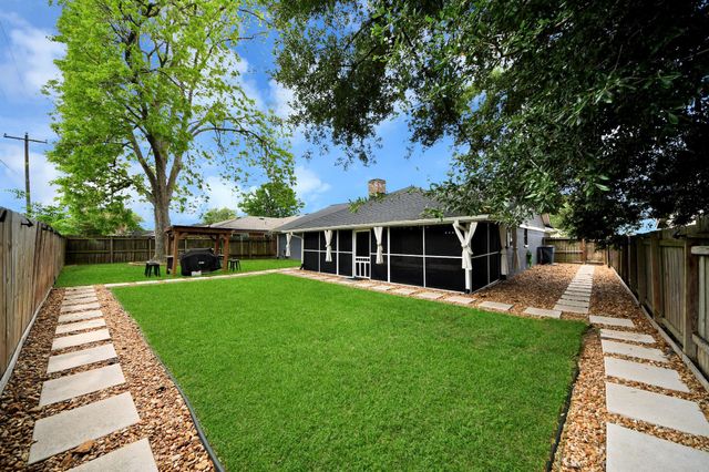 613 Luella Ave, Deer Park, TX 77536
