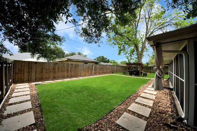 613 Luella Ave, Deer Park, TX 77536