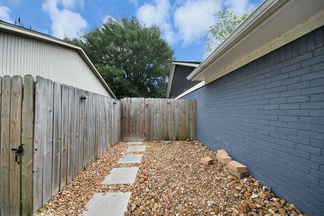 613 Luella Ave, Deer Park, TX 77536