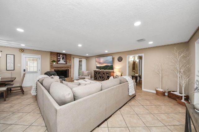 613 Luella Ave, Deer Park, TX 77536