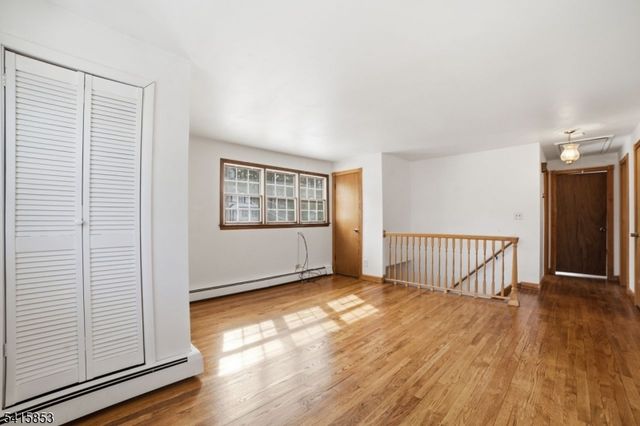 36 Page Dr, Oakland Boro, NJ 07436