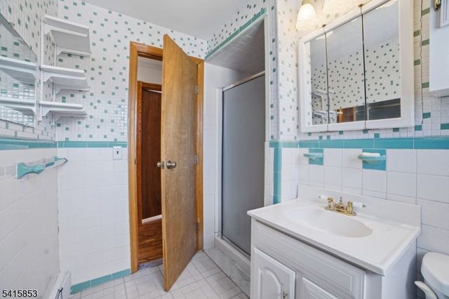 36 Page Dr, Oakland Boro, NJ 07436