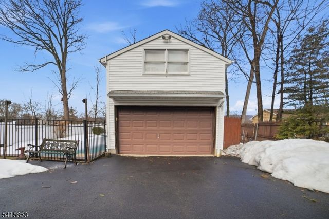 36 Page Dr, Oakland Boro, NJ 07436