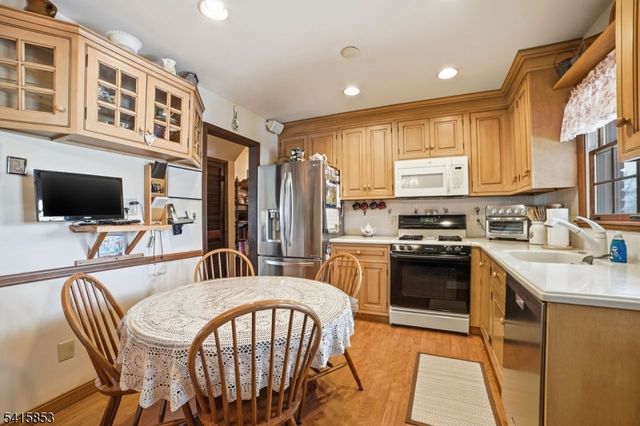 36 Page Dr, Oakland Boro, NJ 07436