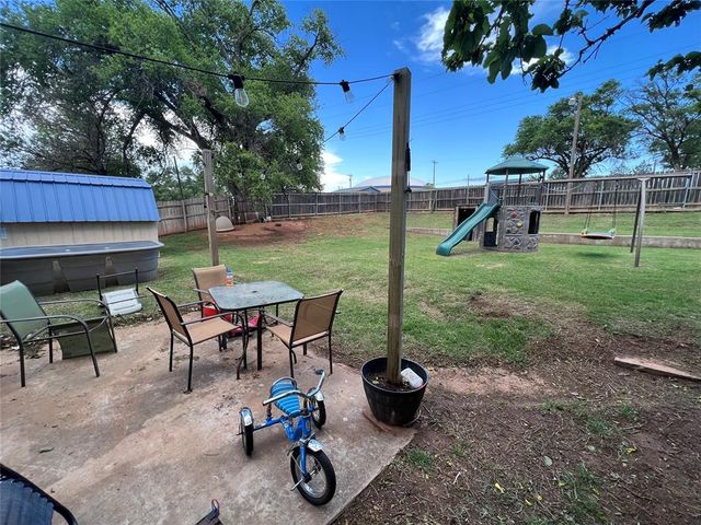 408 S 5th Street, Hammon, OK 73650