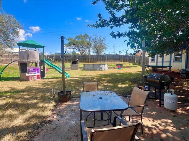 408 S 5th Street, Hammon, OK 73650