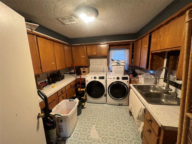 408 S 5th Street, Hammon, OK 73650