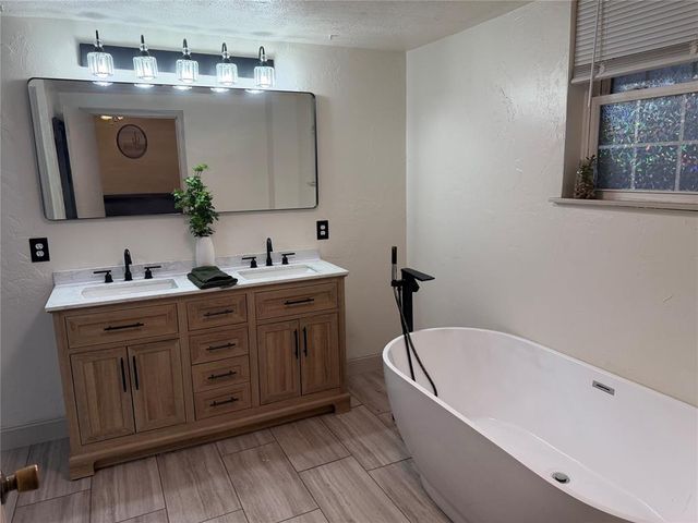 408 S 5th Street, Hammon, OK 73650