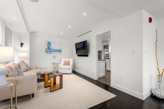 2 Commonwealth 9A, Boston, MA 02116