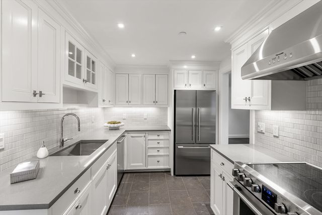 2 Commonwealth 9A, Boston, MA 02116