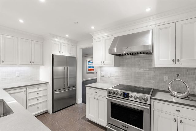 2 Commonwealth 9A, Boston, MA 02116