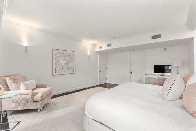 2 Commonwealth 9A, Boston, MA 02116