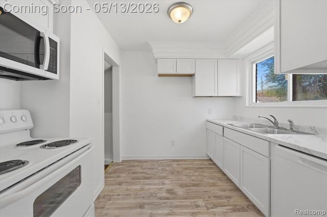 17377 Dresden Street, Detroit, MI 48205