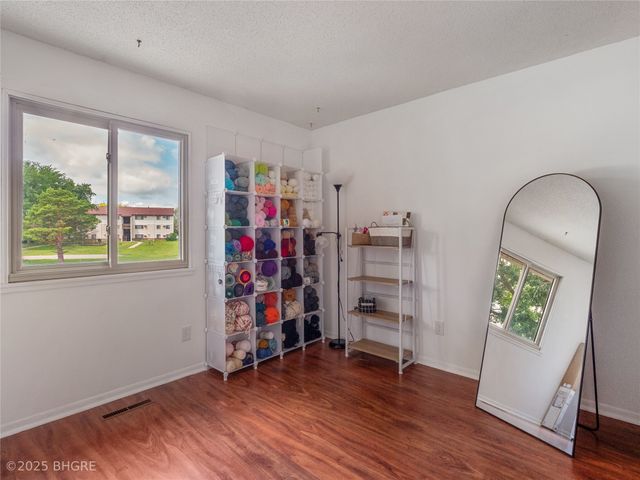 983 10th Avenue NW, Altoona, IA 50009