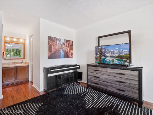 983 10th Avenue NW, Altoona, IA 50009