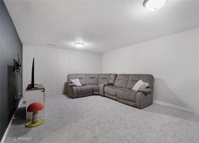 983 10th Avenue NW, Altoona, IA 50009