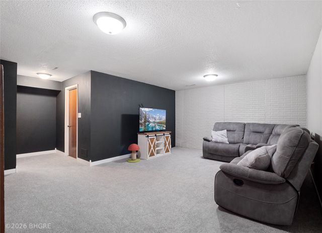 983 10th Avenue NW, Altoona, IA 50009