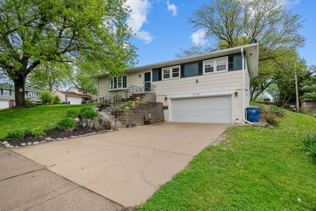 4131 Fillmore Lane, Davenport, IA 52806