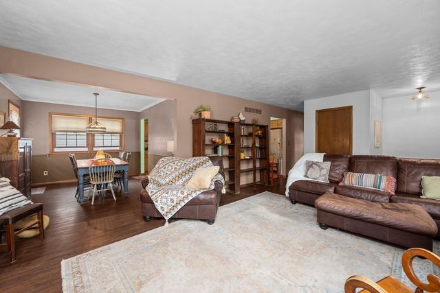 4131 Fillmore Lane, Davenport, IA 52806
