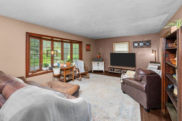 4131 Fillmore Lane, Davenport, IA 52806