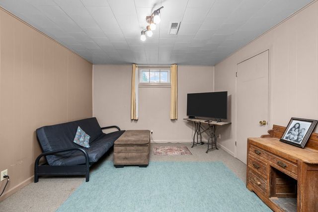 4131 Fillmore Lane, Davenport, IA 52806