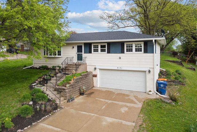 4131 Fillmore Lane, Davenport, IA 52806