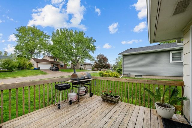 4131 Fillmore Lane, Davenport, IA 52806
