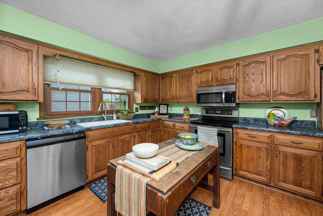 4131 Fillmore Lane, Davenport, IA 52806
