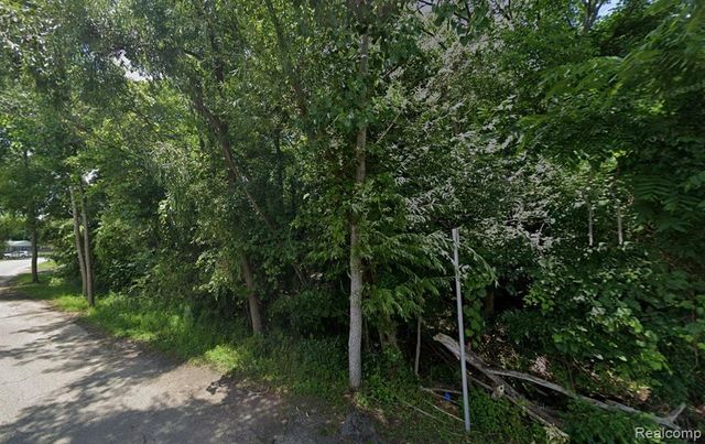 1150 Kirkwood Street, Waterford, MI 48328