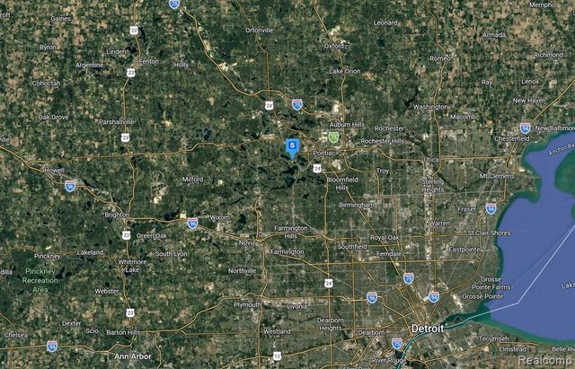 1150 Kirkwood Street, Waterford, MI 48328