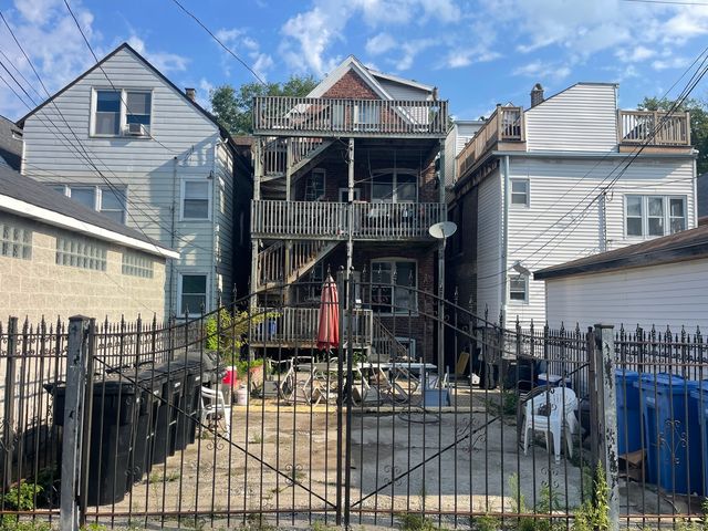 2323 W Charleston Street, Chicago, IL 60647