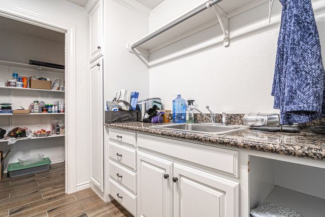 2009 Brentwood Dr, Midland, TX 79707