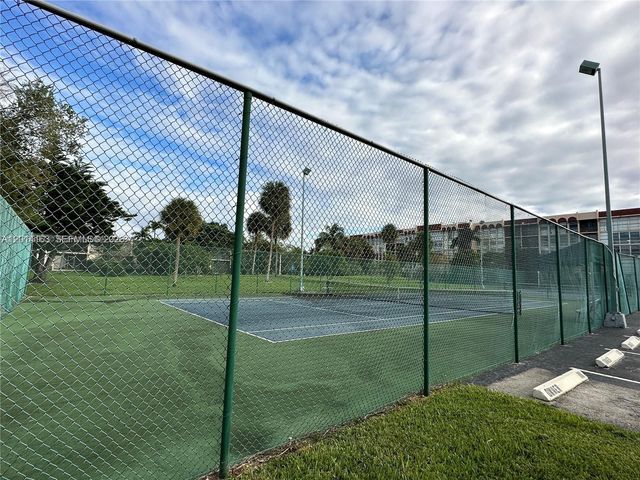 2001 Atlantic Shores Blvd 104, Hallandale Beach, FL 33009