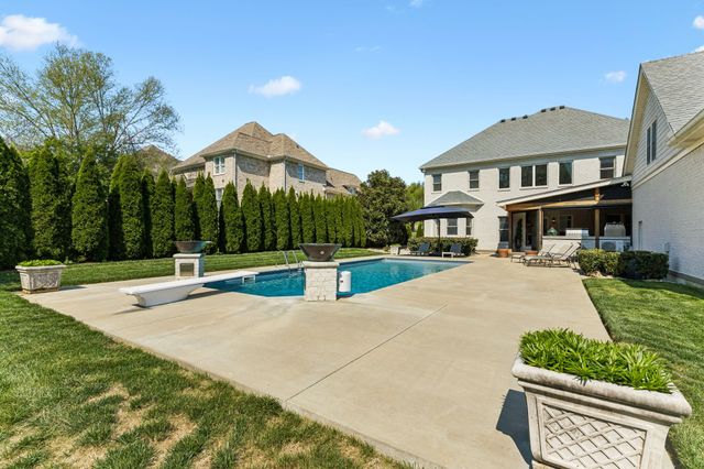 100 Oakmont Pl, Lebanon, TN 37087