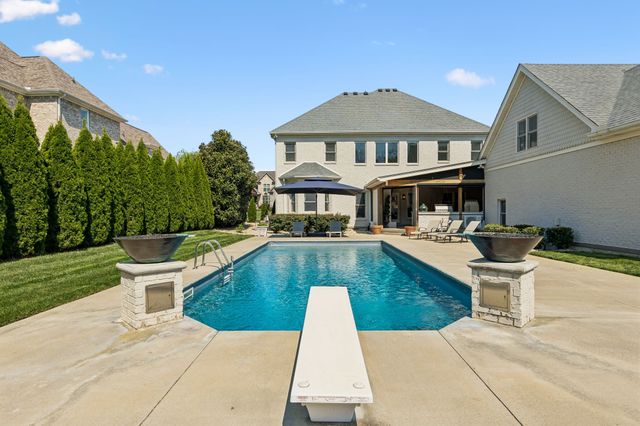 100 Oakmont Pl, Lebanon, TN 37087