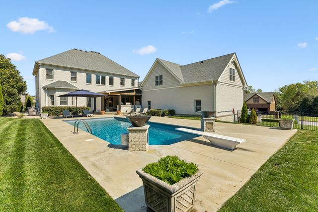 100 Oakmont Pl, Lebanon, TN 37087