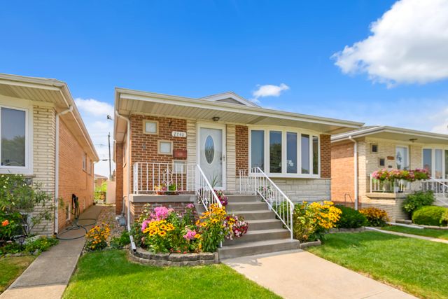 7740 Meade Avenue, Burbank, IL 60459