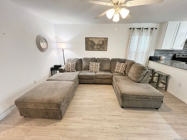 1072 Shutter Way, Kerrville, TX 78028