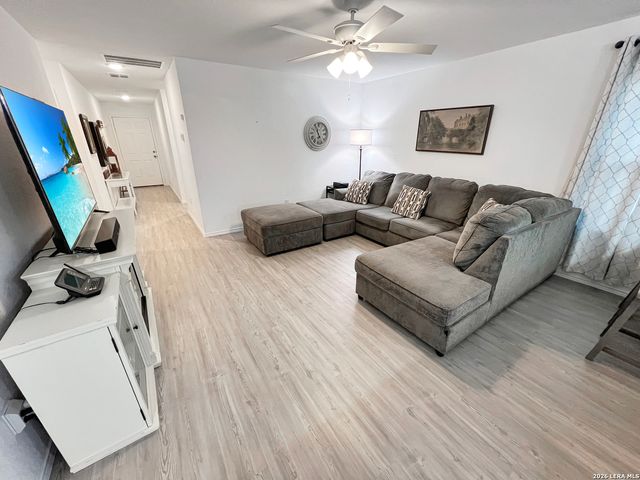 1072 Shutter Way, Kerrville, TX 78028