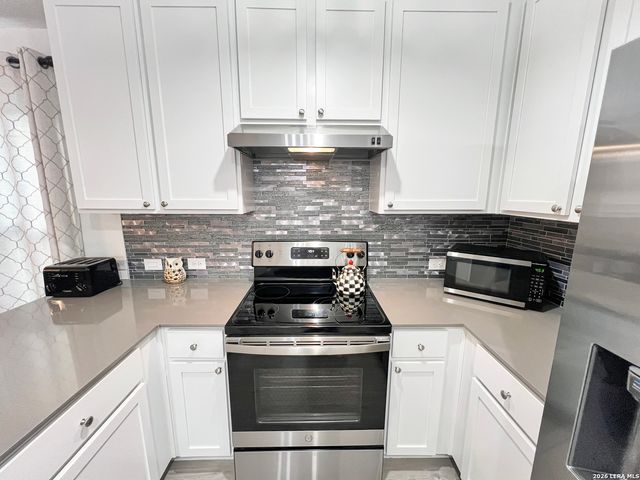 1072 Shutter Way, Kerrville, TX 78028