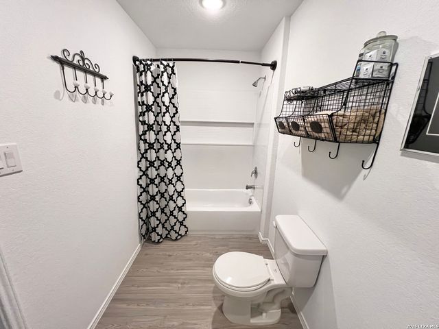 1072 Shutter Way, Kerrville, TX 78028