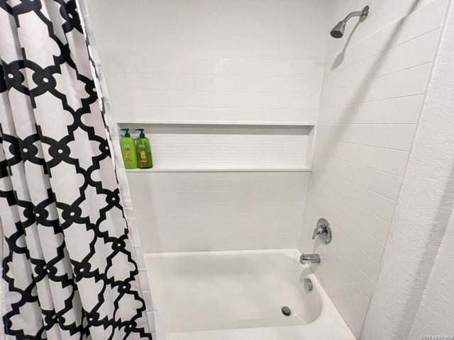 1072 Shutter Way, Kerrville, TX 78028