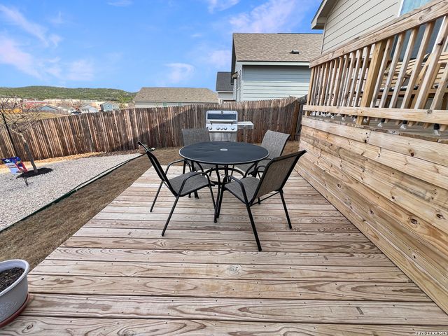 1072 Shutter Way, Kerrville, TX 78028