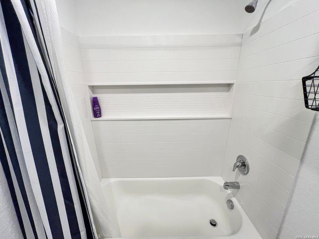 1072 Shutter Way, Kerrville, TX 78028