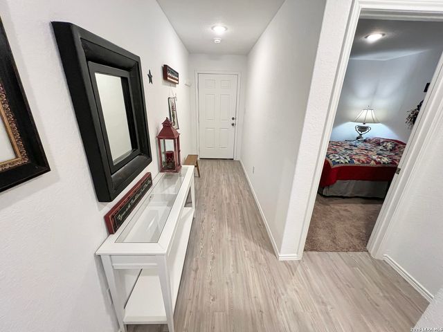 1072 Shutter Way, Kerrville, TX 78028