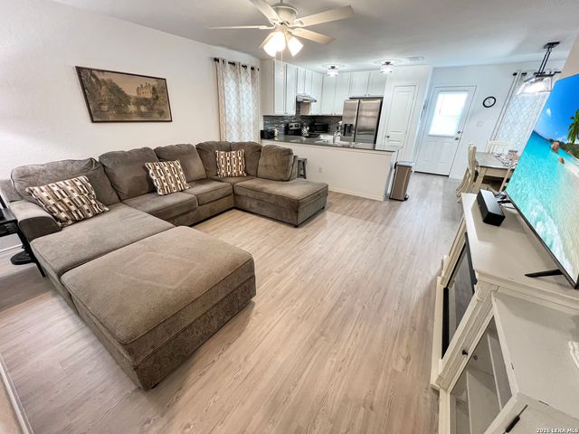 1072 Shutter Way, Kerrville, TX 78028